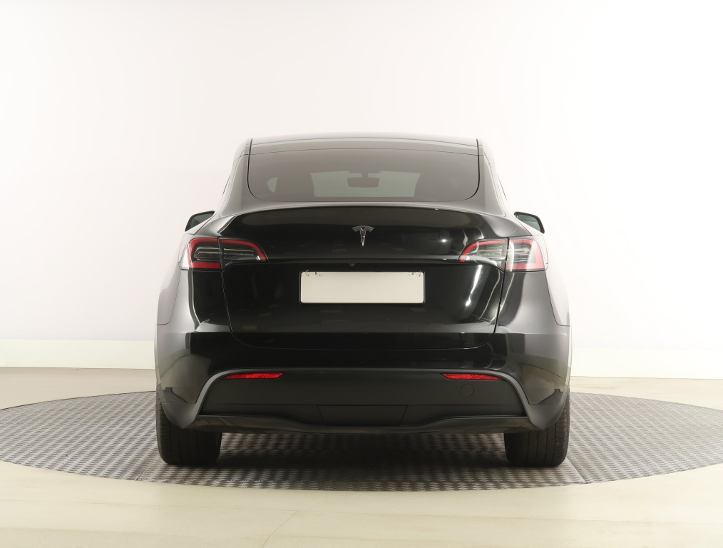 Tesla Model Y 4x4 2023 6
