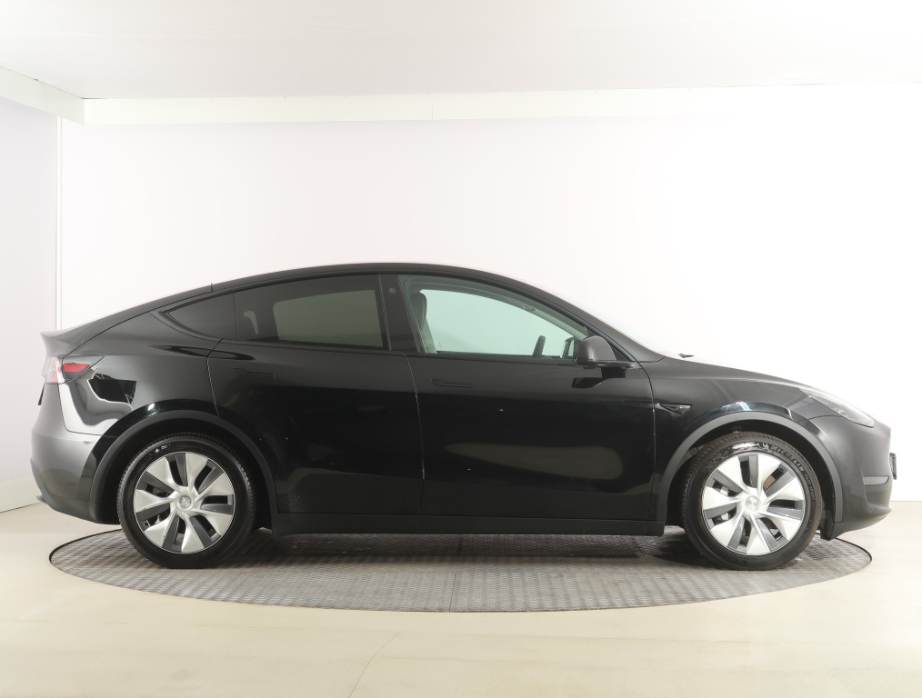Tesla Model Y 4x4 2023 8
