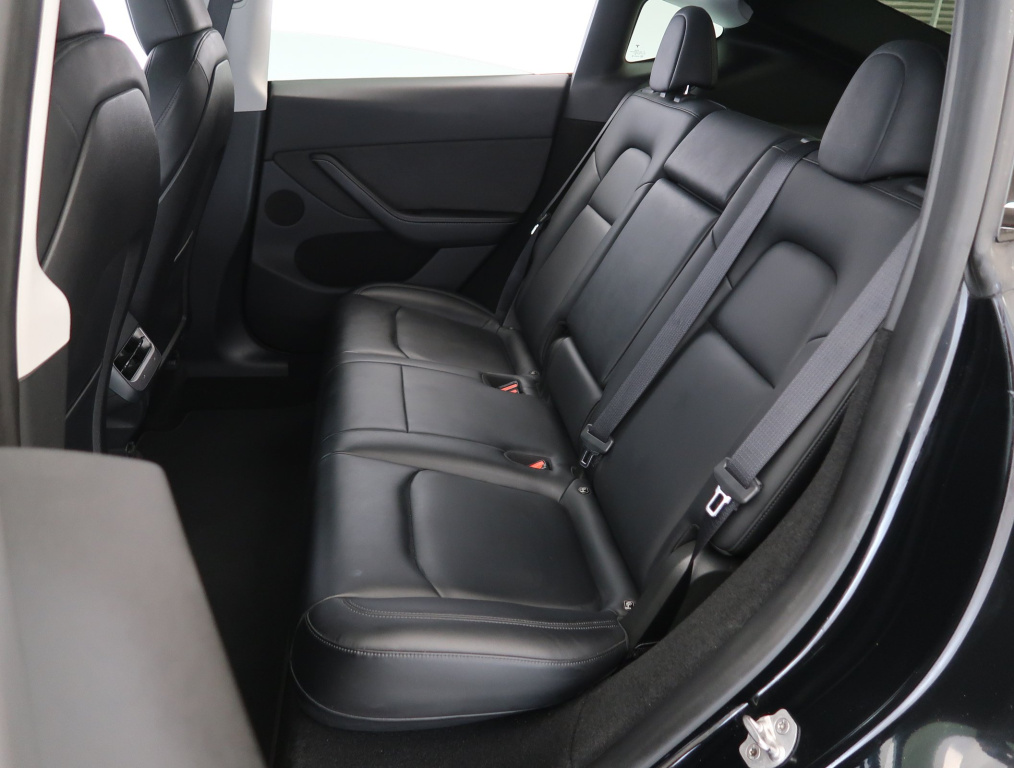 Tesla Model Y 4x4 2023 12