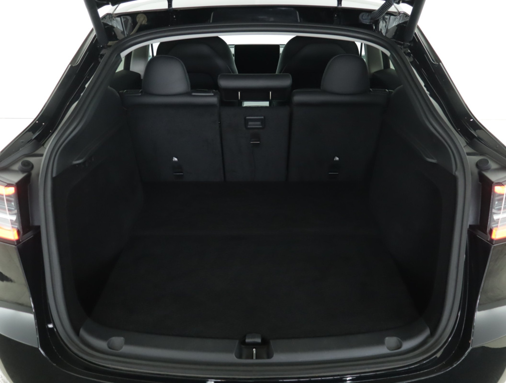 Tesla Model Y 4x4 2023 17