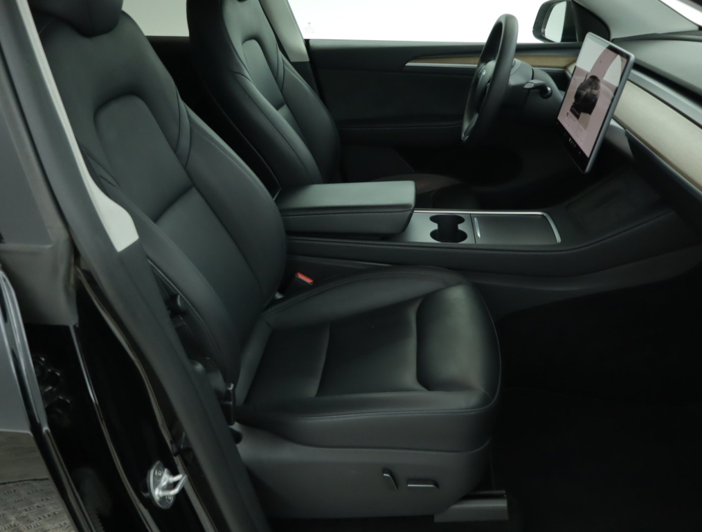Tesla Model Y 4x4 2023 10