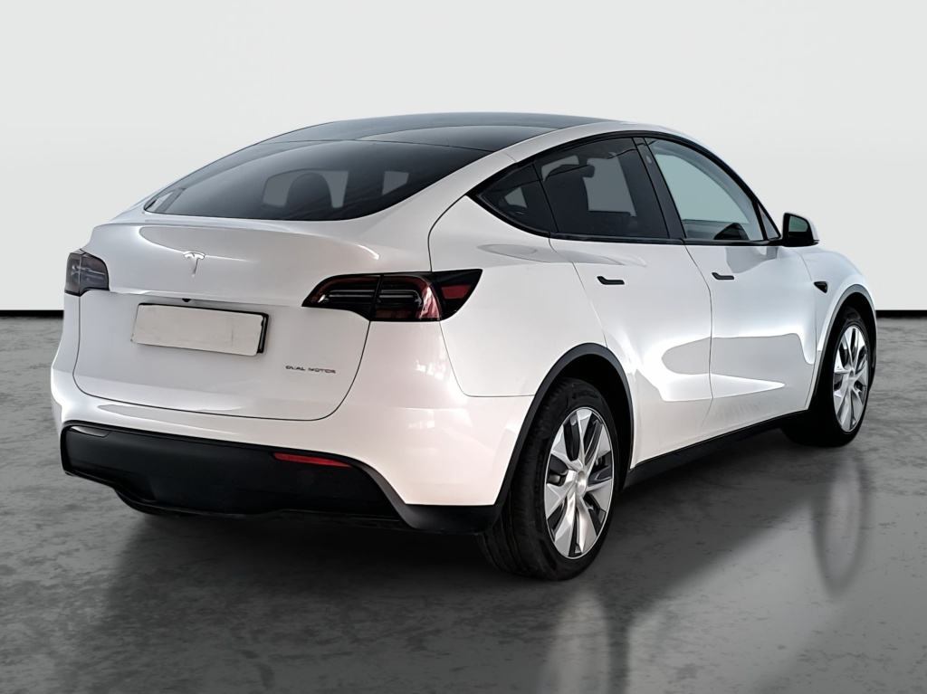 Tesla Model Y 4x4 2023 7
