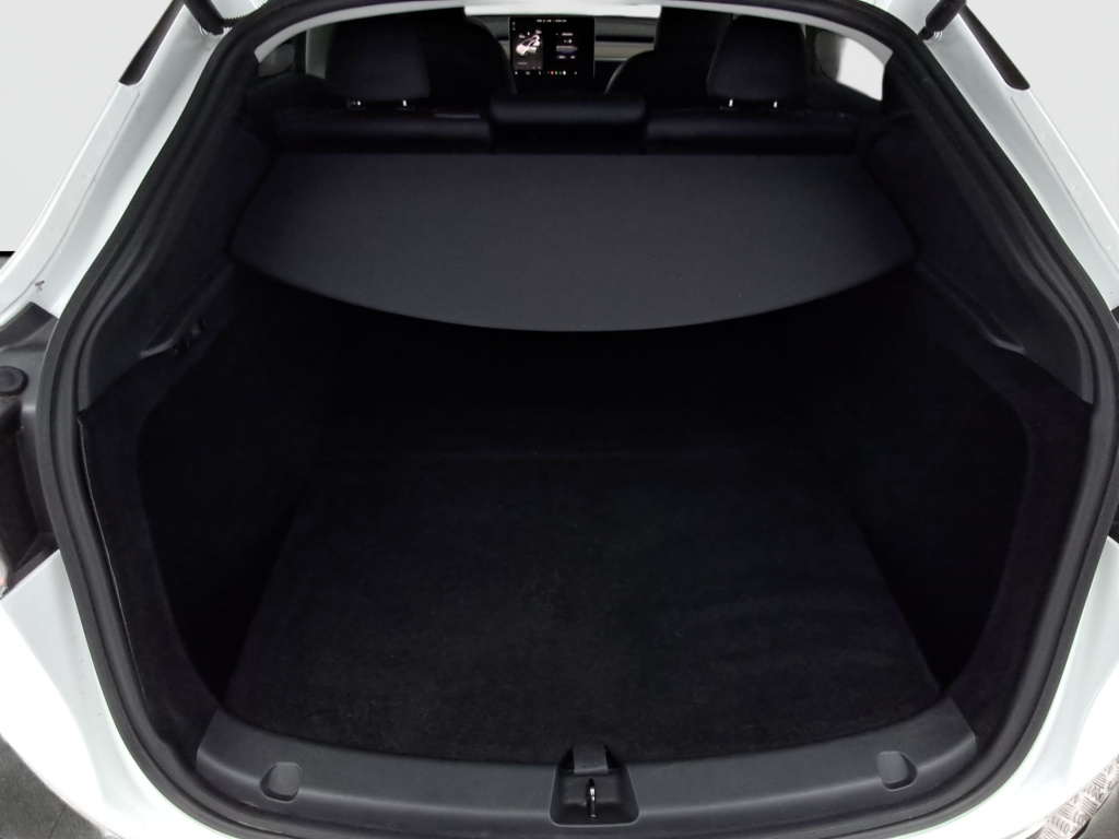 Tesla Model Y 4x4 2023 16