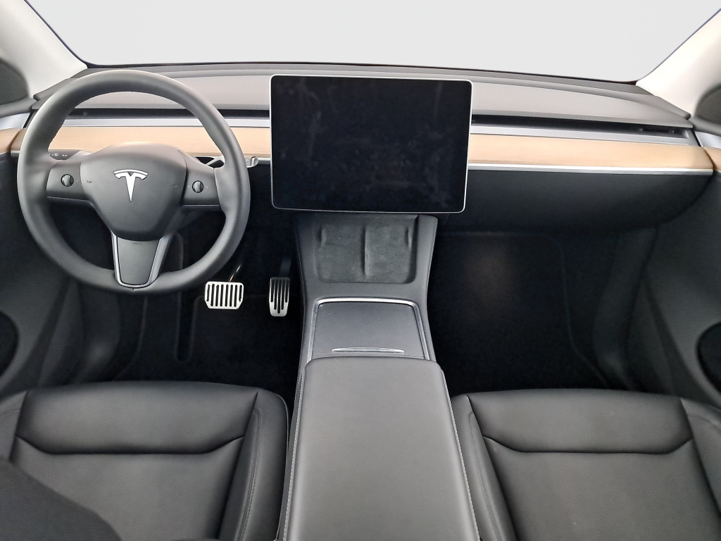 Tesla Model Y 4x4 2023 9