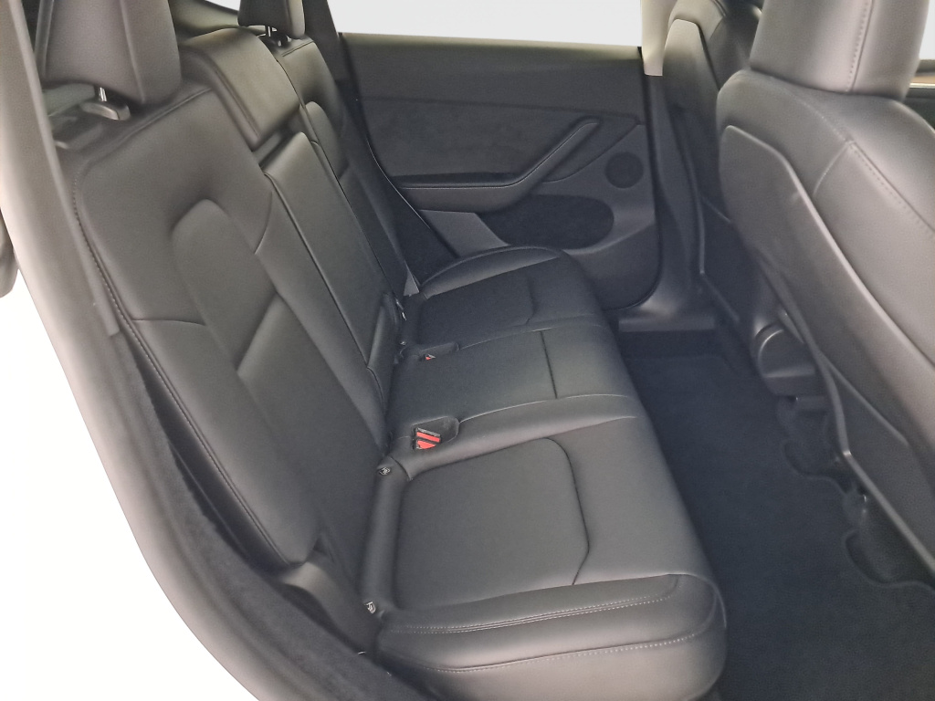 Tesla Model Y 4x4 2023 11