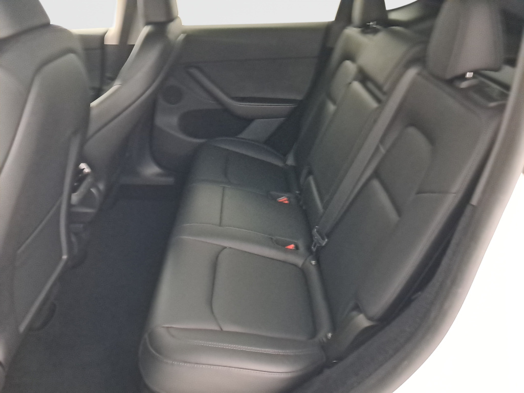 Tesla Model Y 4x4 2023 12