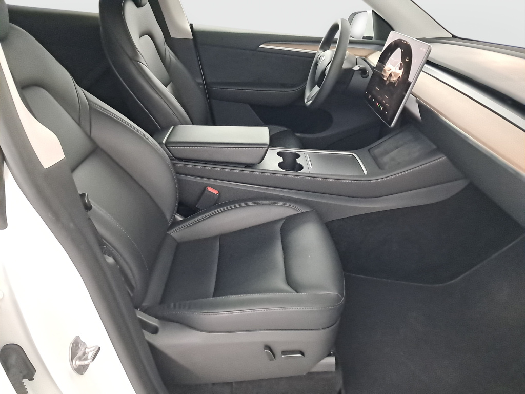 Tesla Model Y 4x4 2023 10