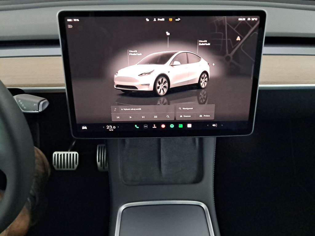 Tesla Model Y 4x4 2023 14