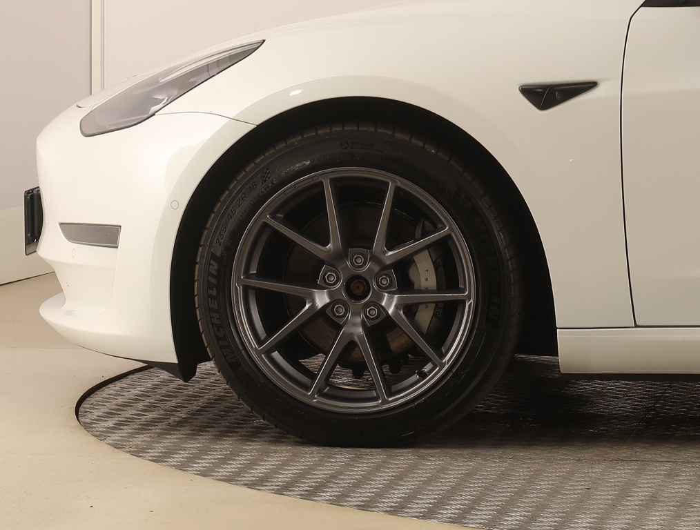 Tesla Model 3 4x4 2022 17
