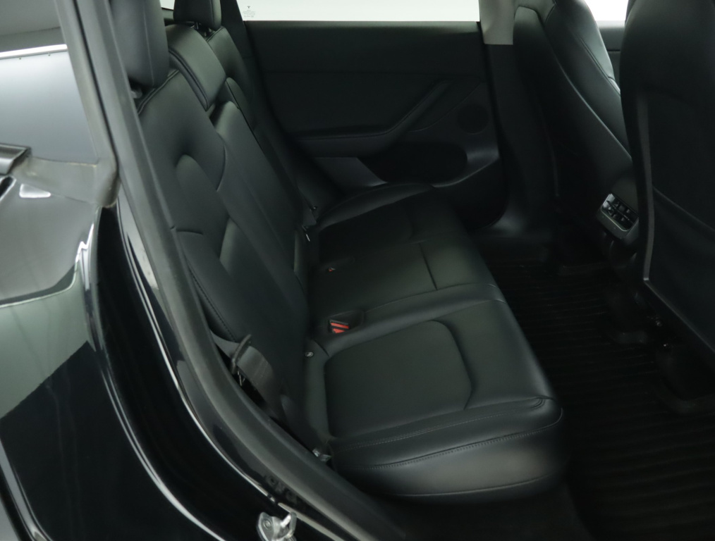 Tesla Model Y 4x4 2022 11