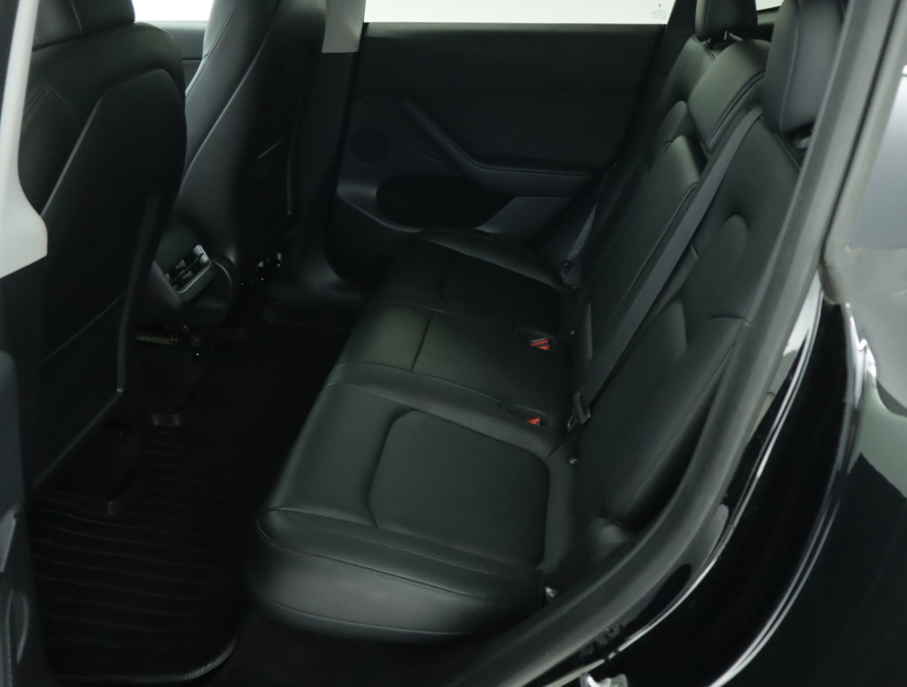 Tesla Model Y 4x4 2022 12