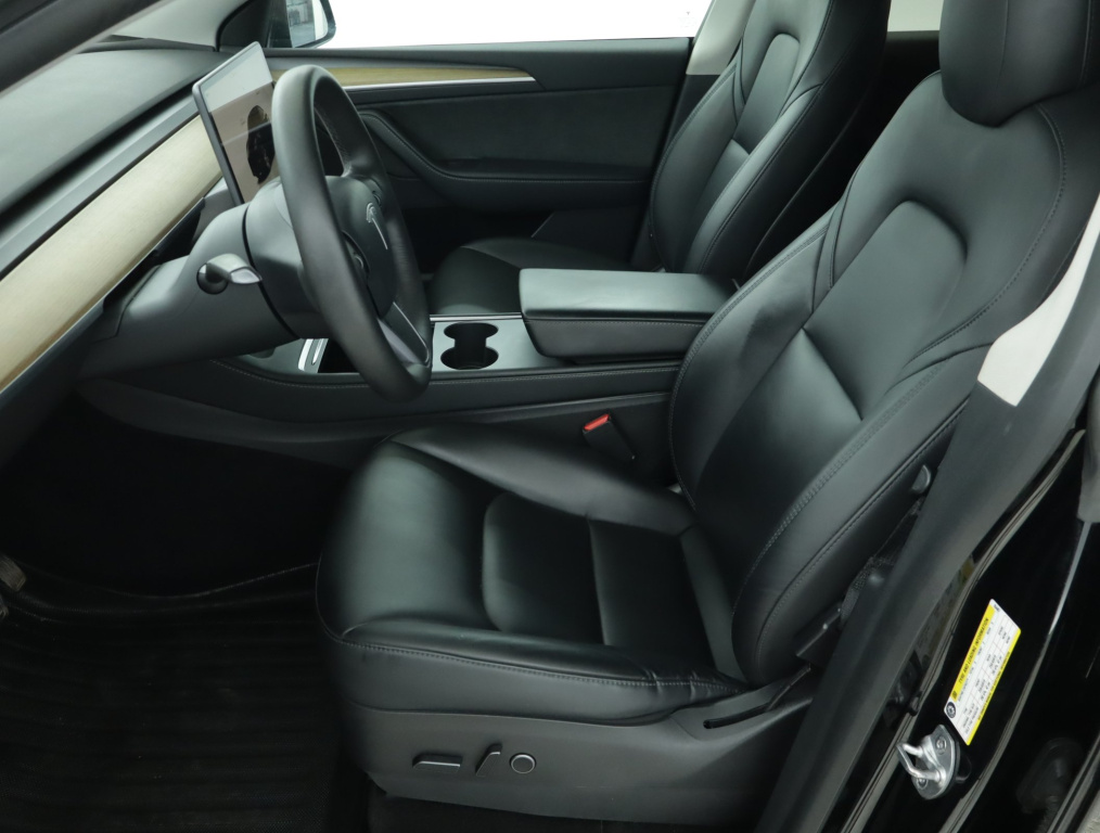Tesla Model Y 4x4 2022 13