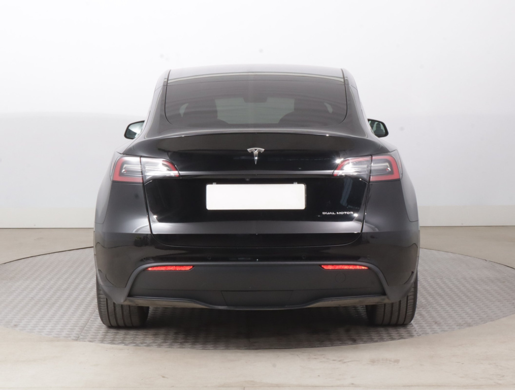 Tesla Model Y 4x4 2022 6
