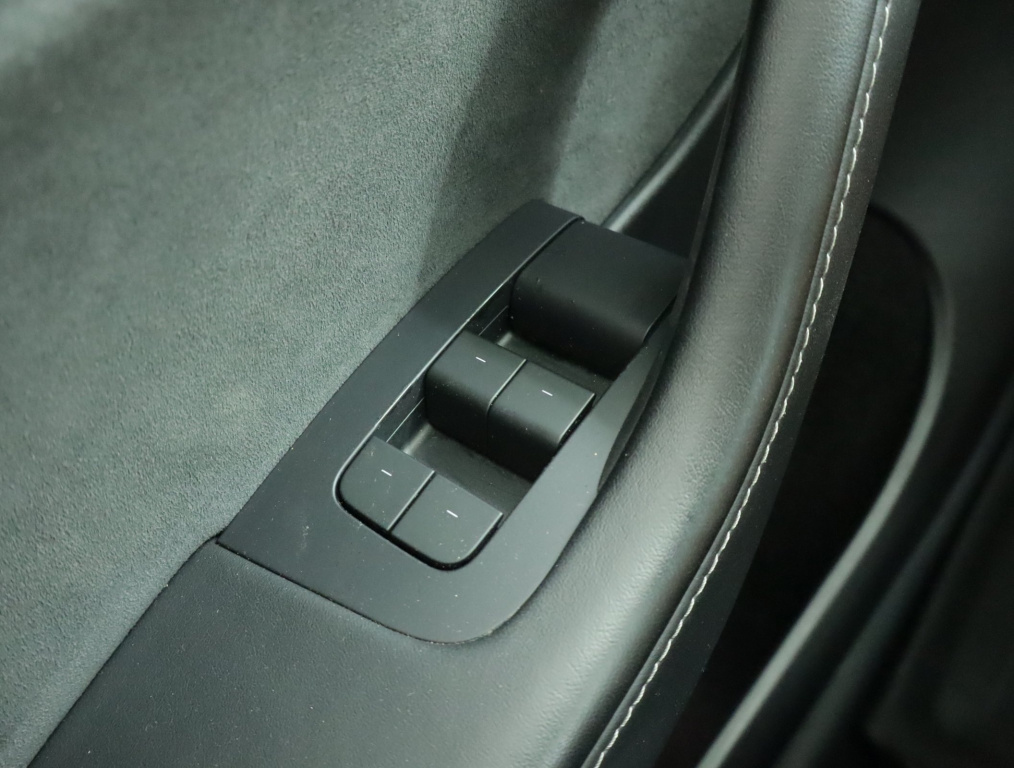 Tesla Model Y 4x4 2022 21