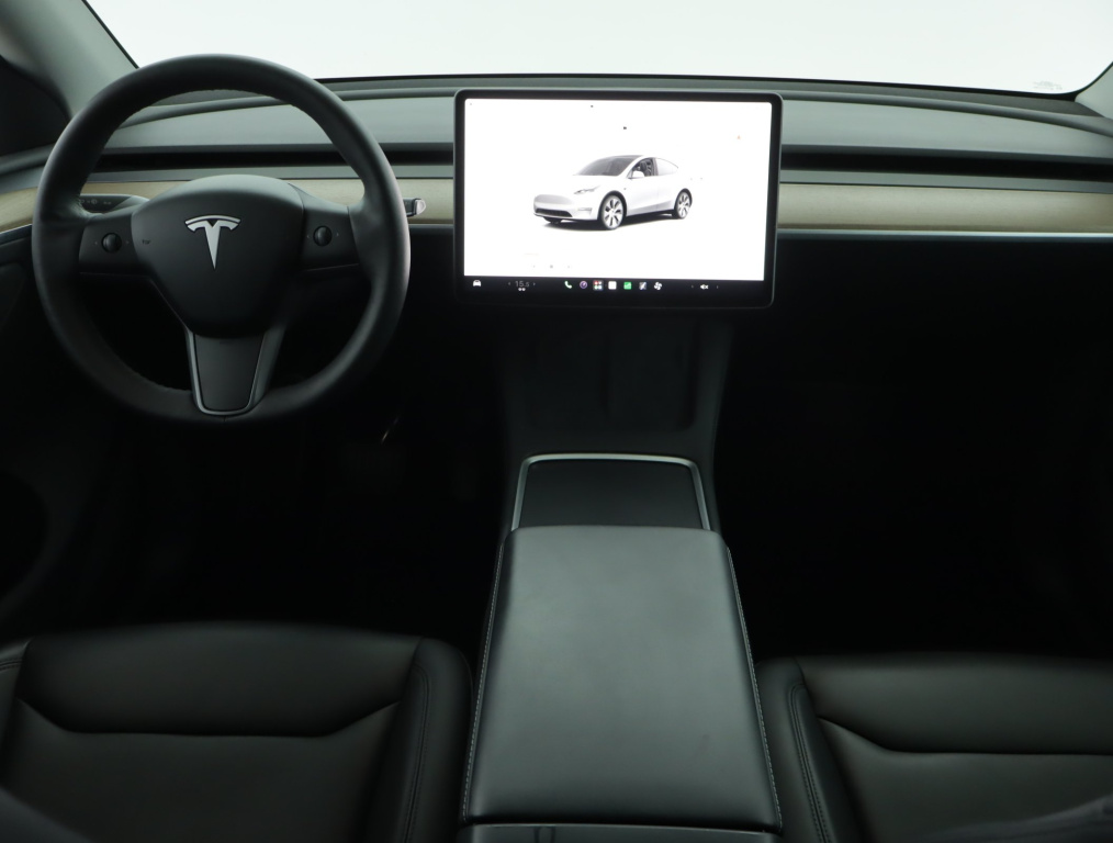 Tesla Model Y 4x4 2023 9