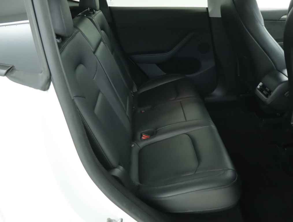 Tesla Model Y 4x4 2023 11