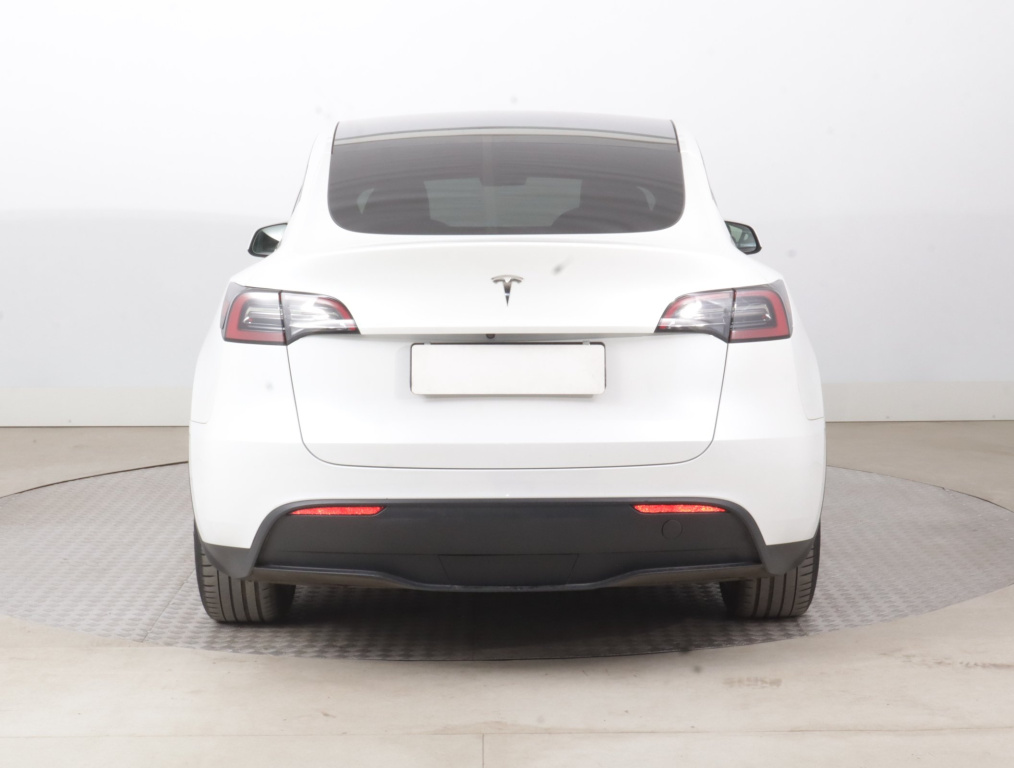 Tesla Model Y 4x4 2023 6