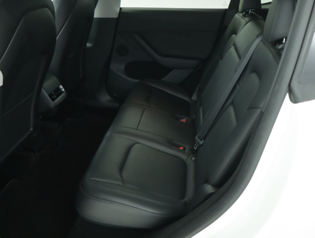 Tesla Model Y 4x4 2023 12