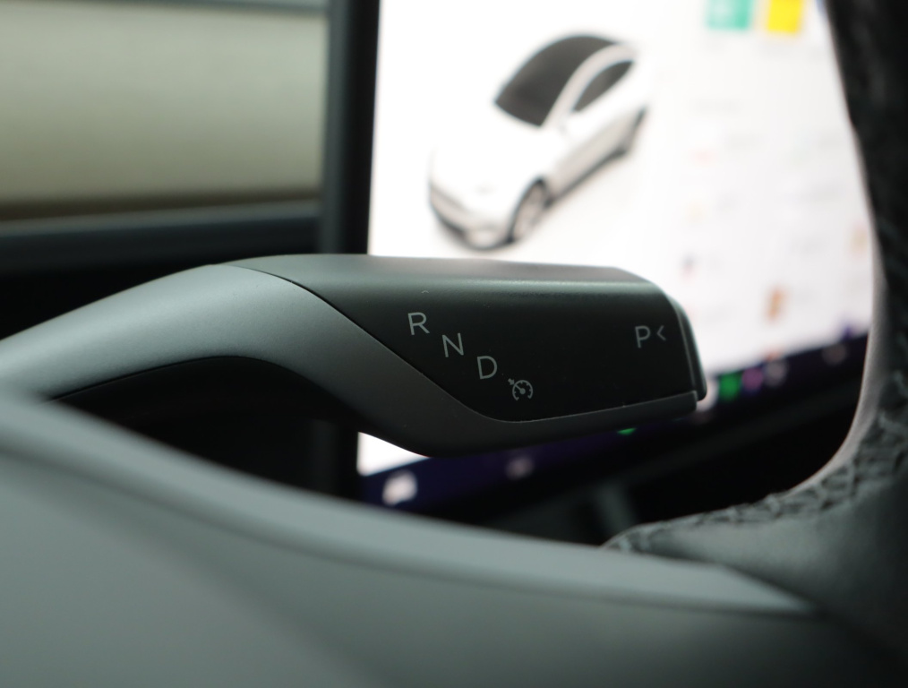 Tesla Model Y 4x4 2023 16