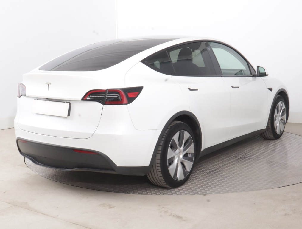 Tesla Model Y 4x4 2023 7