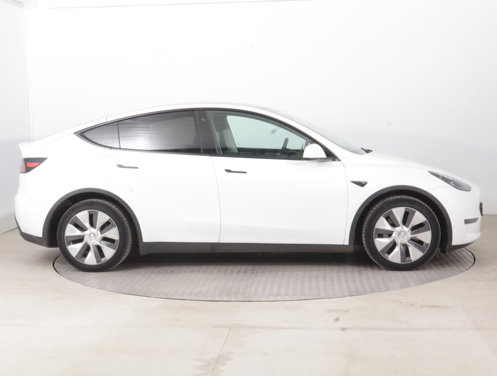 Tesla Model Y 4x4 2023 8