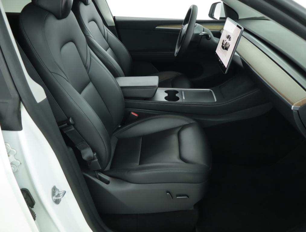 Tesla Model Y 4x4 2023 10