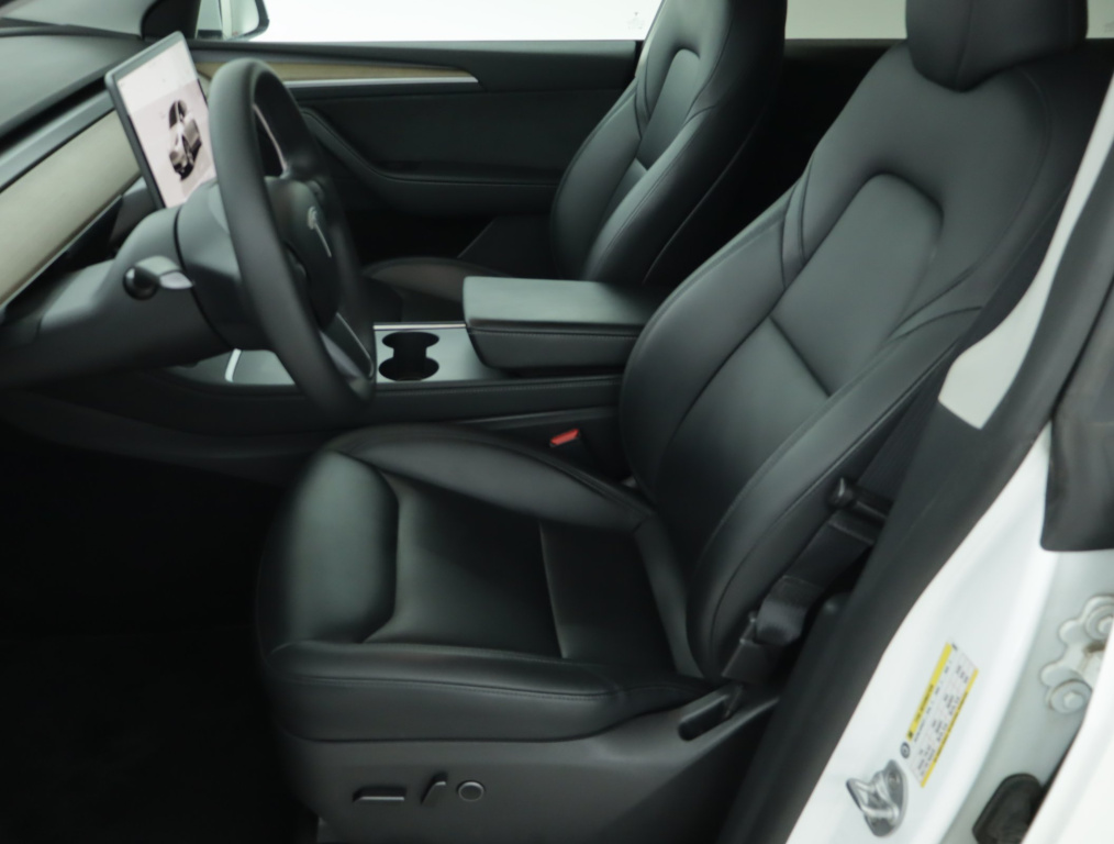 Tesla Model Y 4x4 2023 13