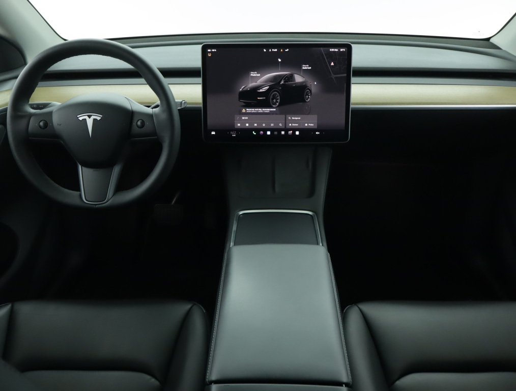 Tesla Model Y 4x4 2023 9