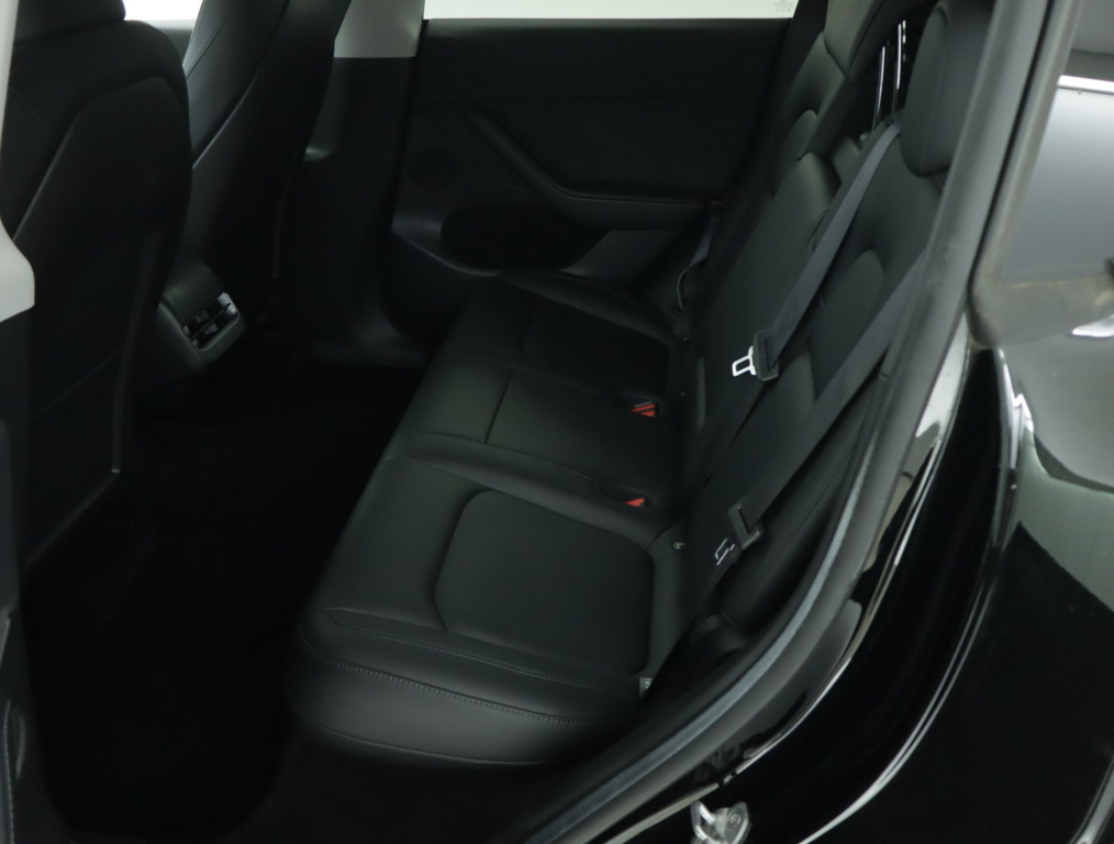 Tesla Model Y 4x4 2023 12