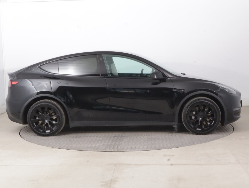 Tesla Model Y 4x4 2023 8