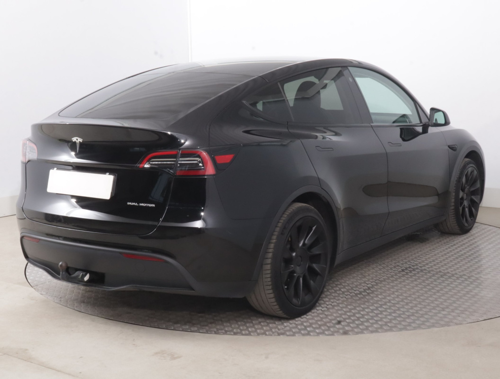 Tesla Model Y 4x4 2023 7