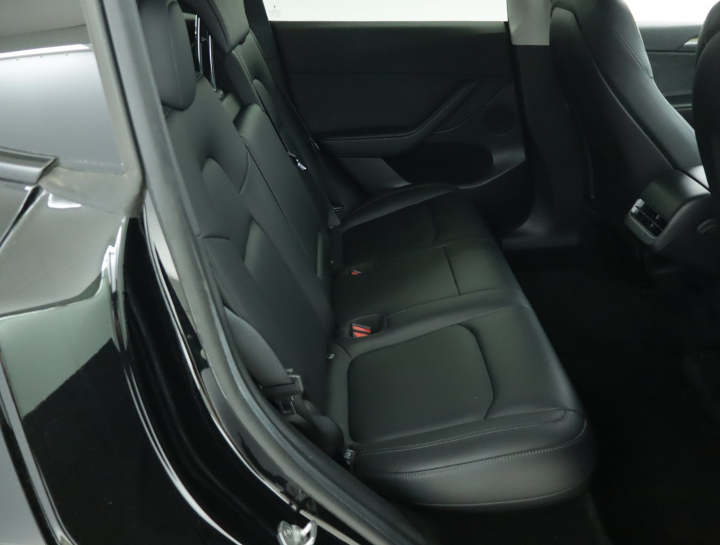 Tesla Model Y 4x4 2023 11