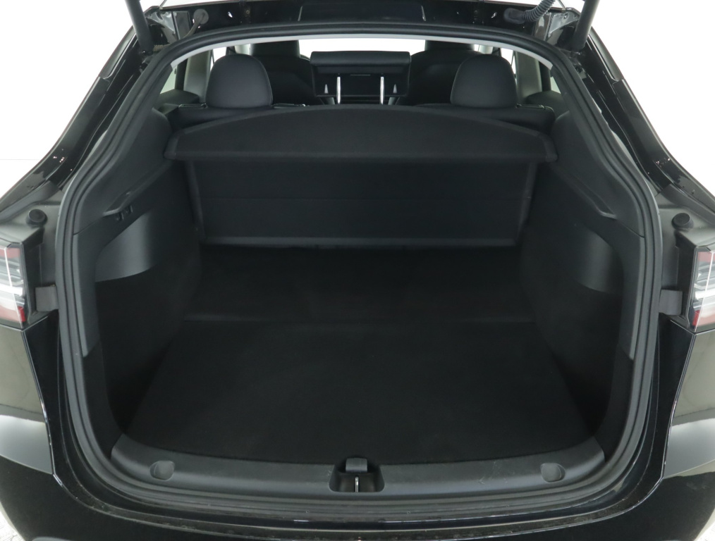 Tesla Model Y 4x4 2023 17