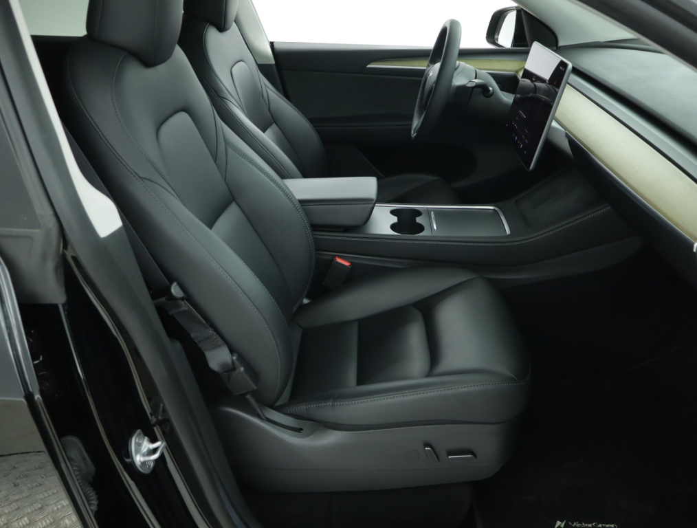 Tesla Model Y 4x4 2023 10