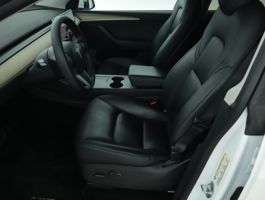 Tesla Model Y 4x4 2022 13
