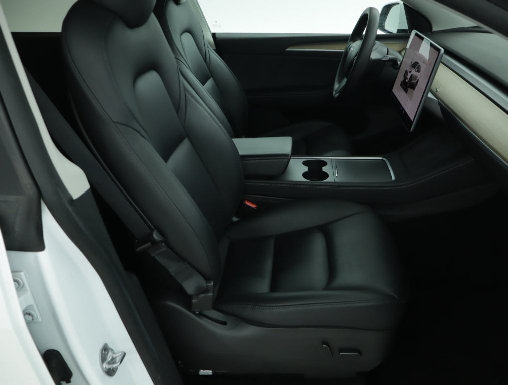 Tesla Model Y 4x4 2022 10