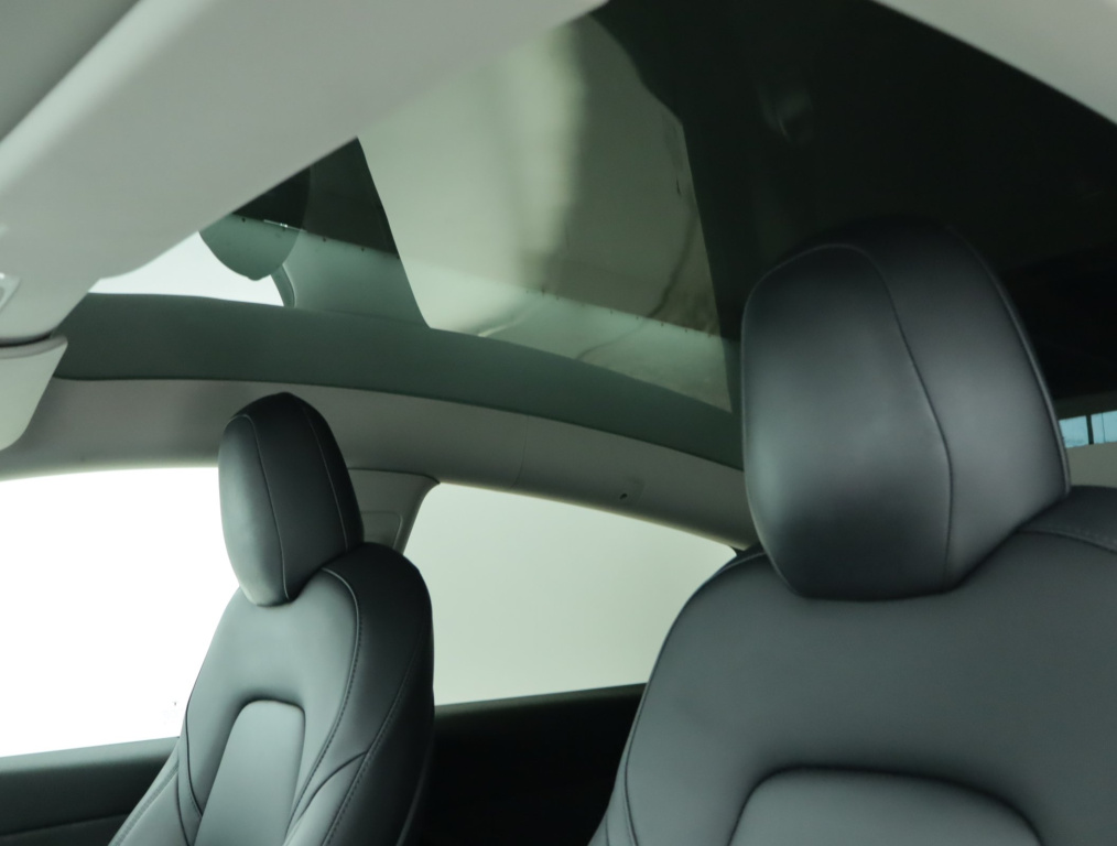 Tesla Model Y 4x4 2022 24