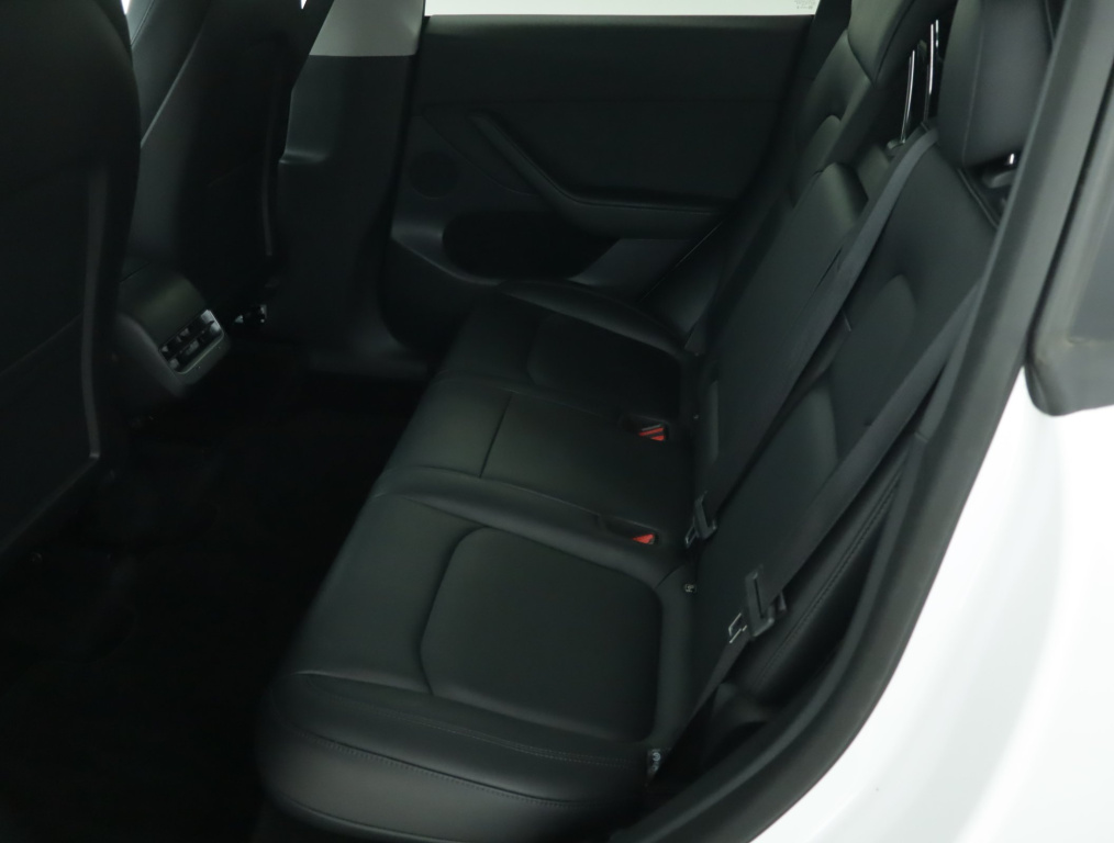 Tesla Model Y 4x4 2022 12