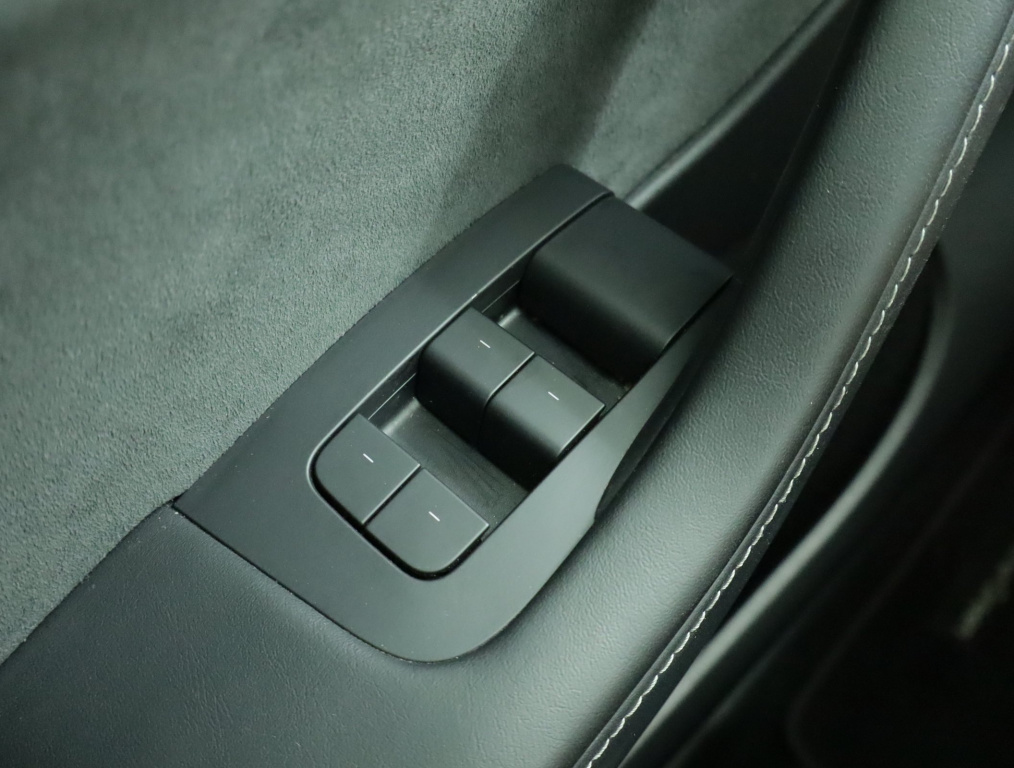 Tesla Model Y 4x4 2022 21