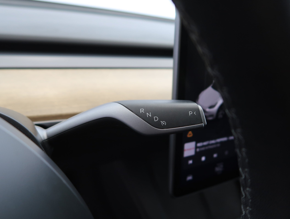 Tesla Model Y 4x4 2022 15