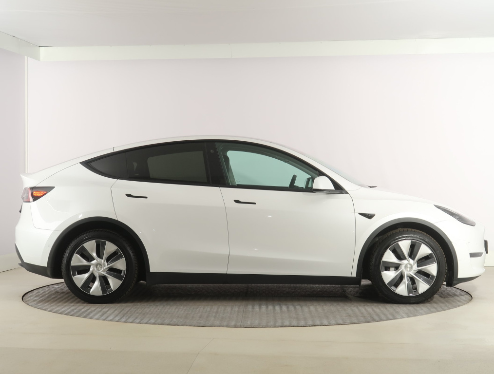Tesla Model Y 4x4 2022 8