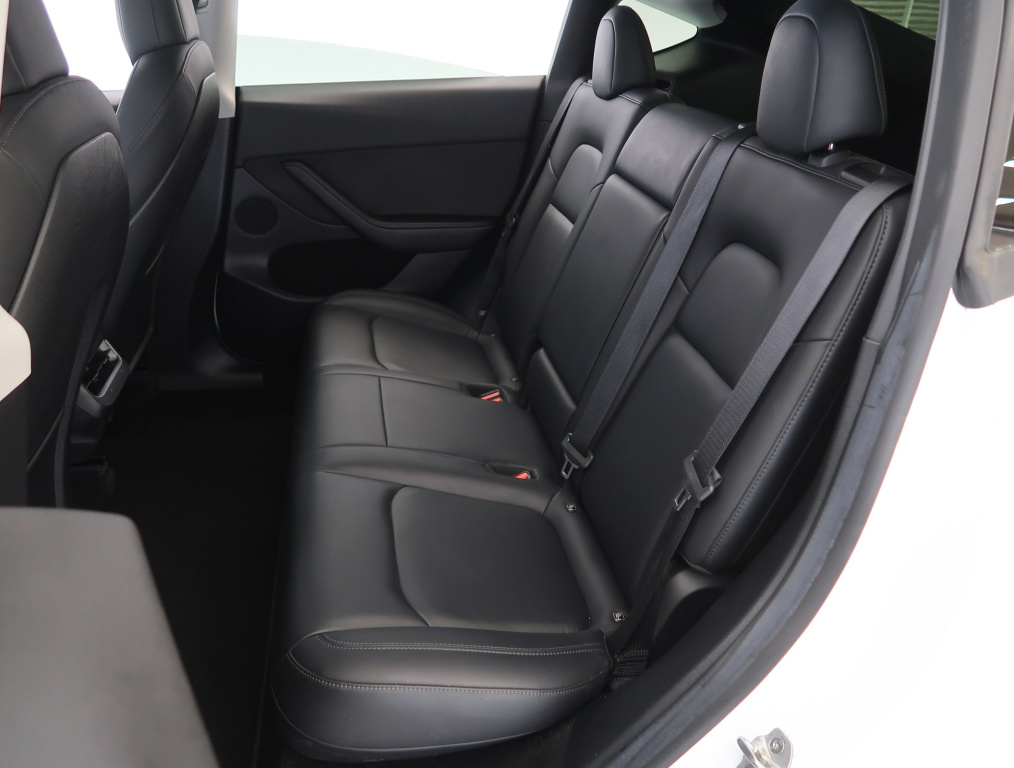 Tesla Model Y 4x4 2022 12