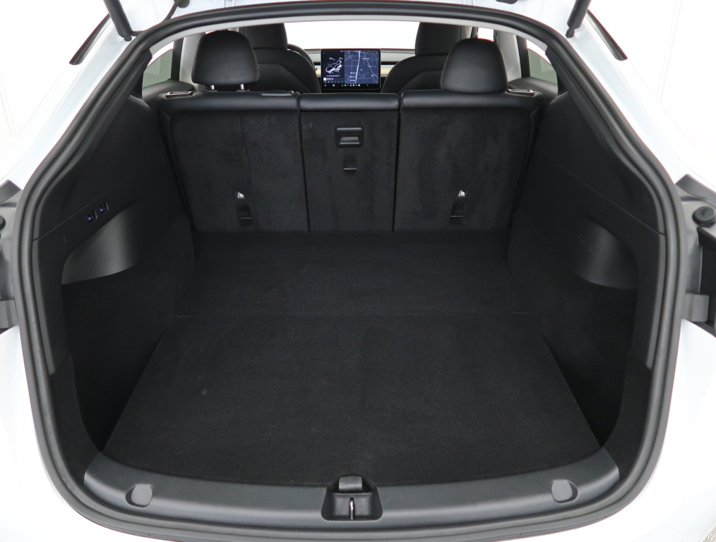 Tesla Model Y 4x4 2022 16