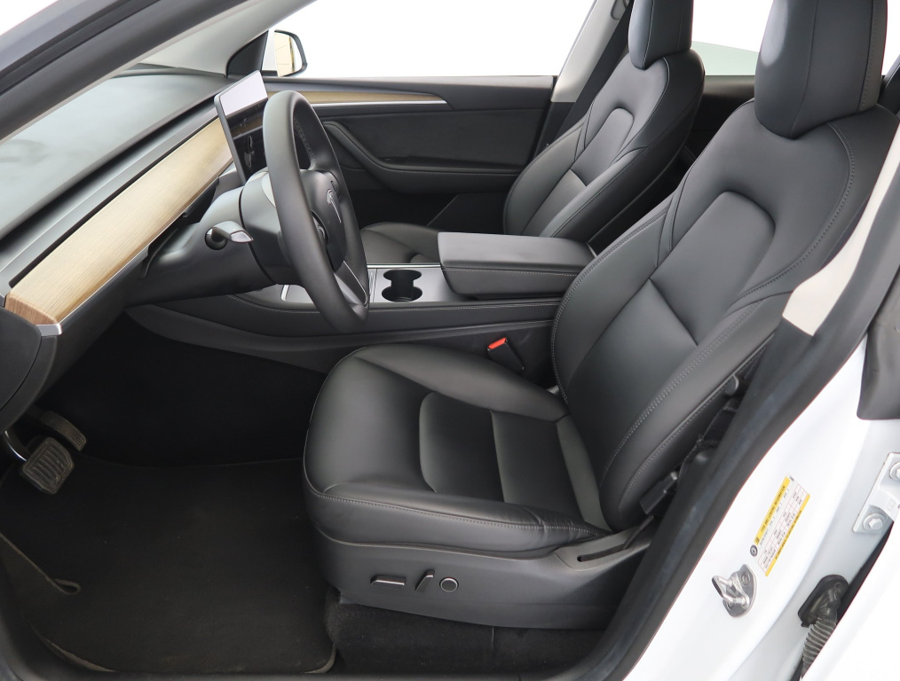 Tesla Model Y 4x4 2022 13