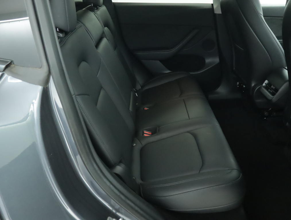 Tesla Model Y 4x4 2022 11
