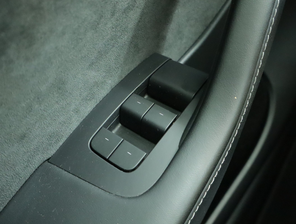 Tesla Model Y 4x4 2022 17
