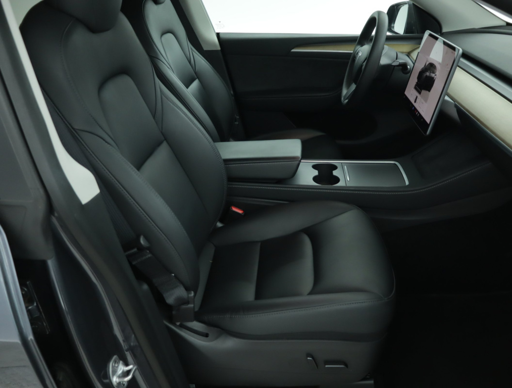 Tesla Model Y 4x4 2022 10