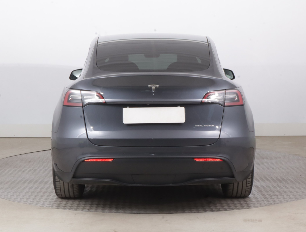 Tesla Model Y 4x4 2022 6