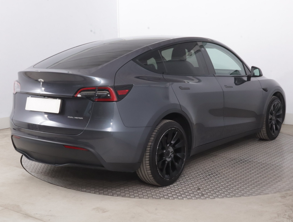 Tesla Model Y 4x4 2022 7