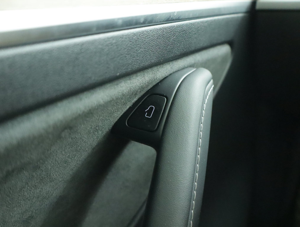 Tesla Model Y 4x4 2022 18